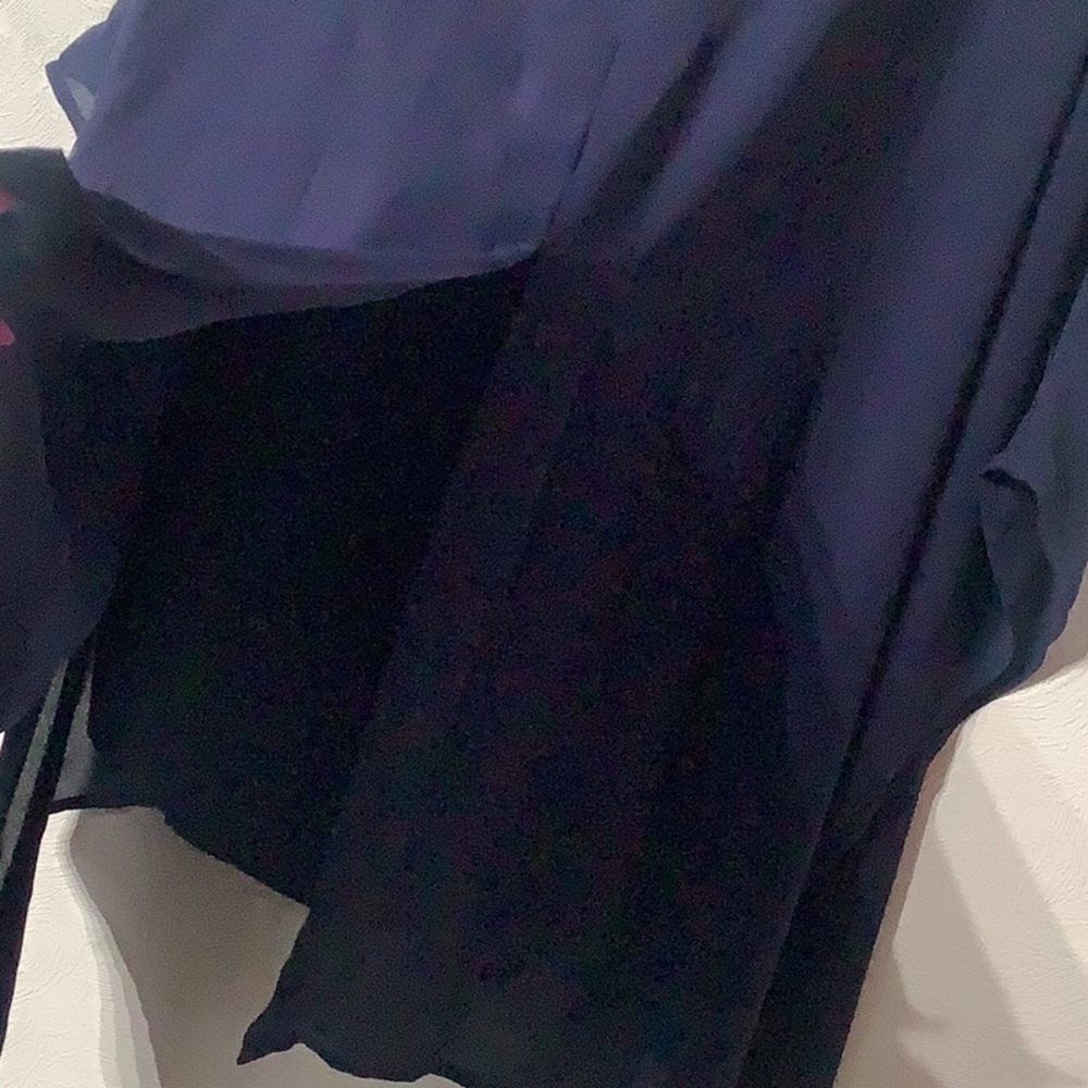 C Apparel NEW - Sz M - Blue double layer flowy cold shoulder poncho style top - Picture 4 of 4